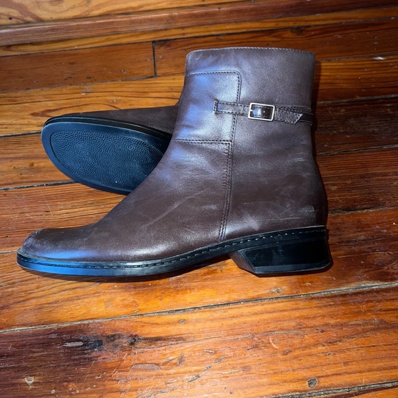 Clark’s Chocolate Brown Leather Ankle Boots Womens 8.5 - Picture 5 of 5